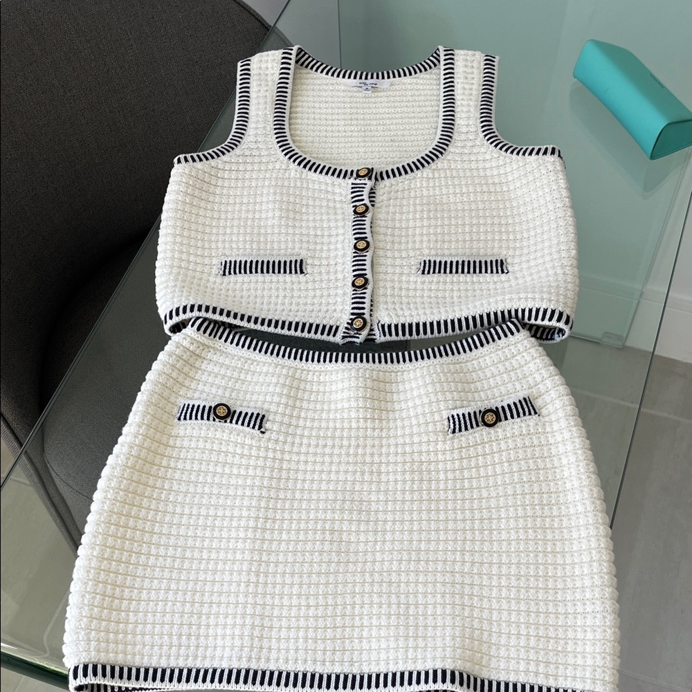 White and navy Textured Sleeveless skirt and top set